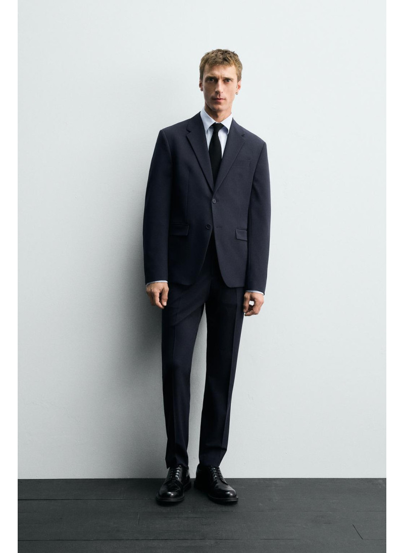 КОСТЮМНЫЙ ПИДЖАК КОМФОРТНОЙ ПОСАДКИ КОСТЮМНЫЙ ПИДЖАК КОМФОРТНОЙ ПОСАДКИ