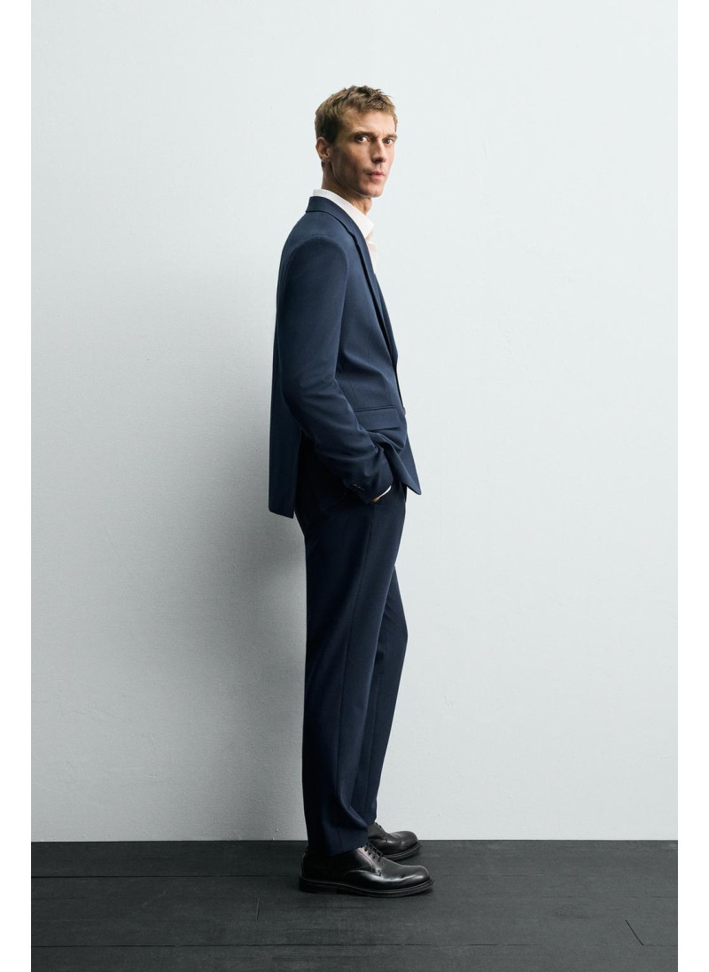 КОСТЮМНЫЙ ПИДЖАК КОМФОРТНОЙ ПОСАДКИ КОСТЮМНЫЙ ПИДЖАК КОМФОРТНОЙ ПОСАДКИ