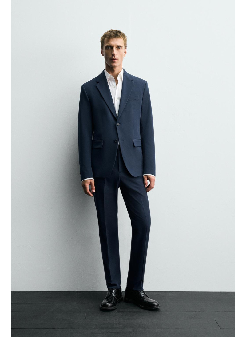 КОСТЮМНЫЙ ПИДЖАК КОМФОРТНОЙ ПОСАДКИ КОСТЮМНЫЙ ПИДЖАК КОМФОРТНОЙ ПОСАДКИ