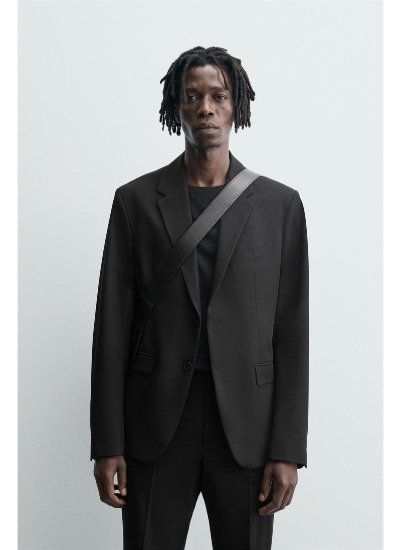 КОСТЮМНЫЙ ПИДЖАК КОМФОРТНОЙ ПОСАДКИ КОСТЮМНЫЙ ПИДЖАК КОМФОРТНОЙ ПОСАДКИ