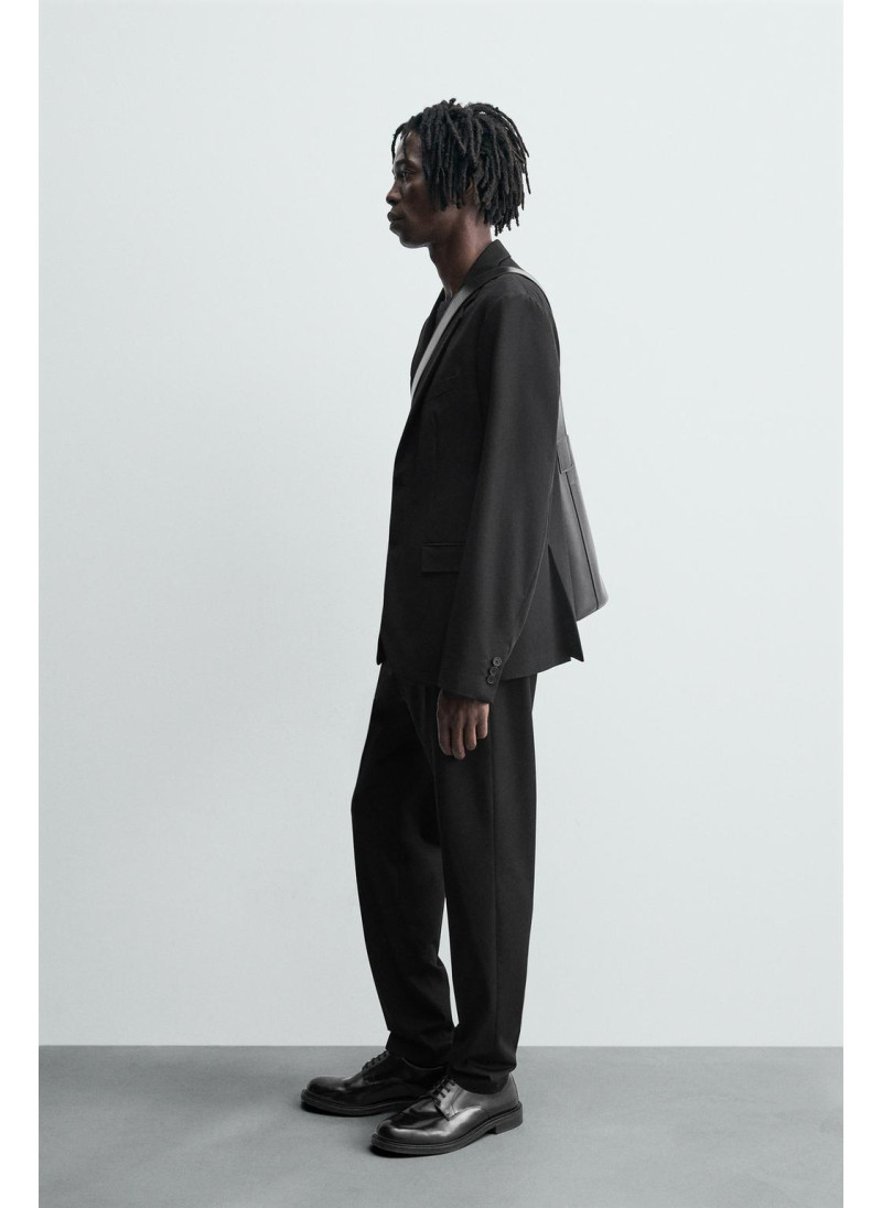 КОСТЮМНЫЙ ПИДЖАК КОМФОРТНОЙ ПОСАДКИ КОСТЮМНЫЙ ПИДЖАК КОМФОРТНОЙ ПОСАДКИ