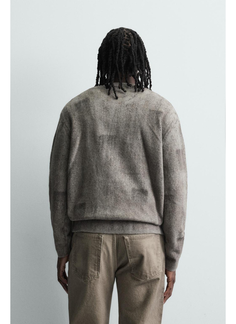 СВИТЕР С ВОРСИСТЫМ АБСТРАКТНЫМ ПРИНТОМ СВИТЕР С ВОРСИСТЫМ АБСТРАКТНЫМ ПРИНТОМ