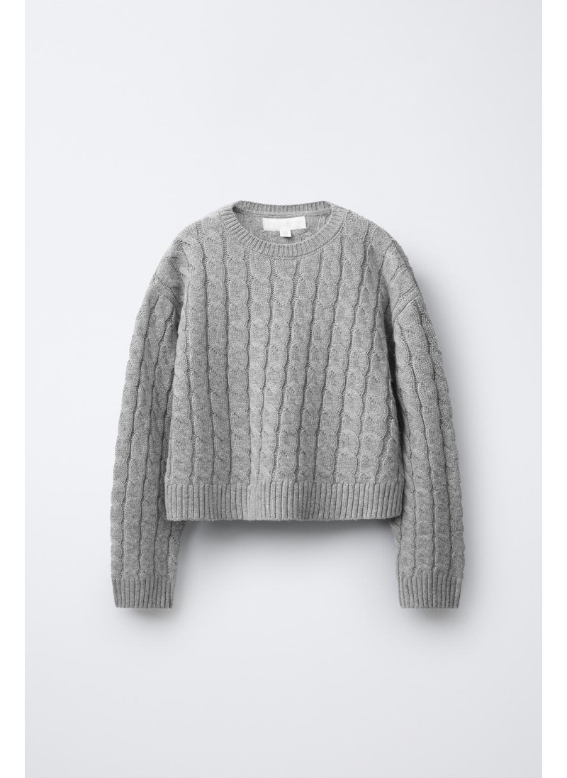 СВИТЕР С УЗОРОМ «КОСЫ» СВИТЕР С УЗОРОМ «КОСЫ»